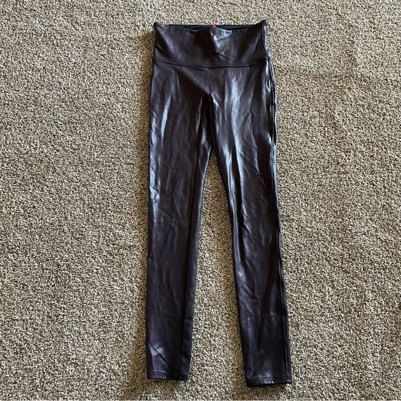 Spanx Faux Leather Leggings Women’s M Plum Purple Shiny Textured Skinny #2437 - Picture 2 of 13